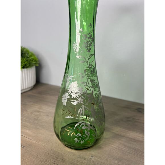 Vintage Green Handblown and Painted white and gold ruffle vase - Picture 4 of 7